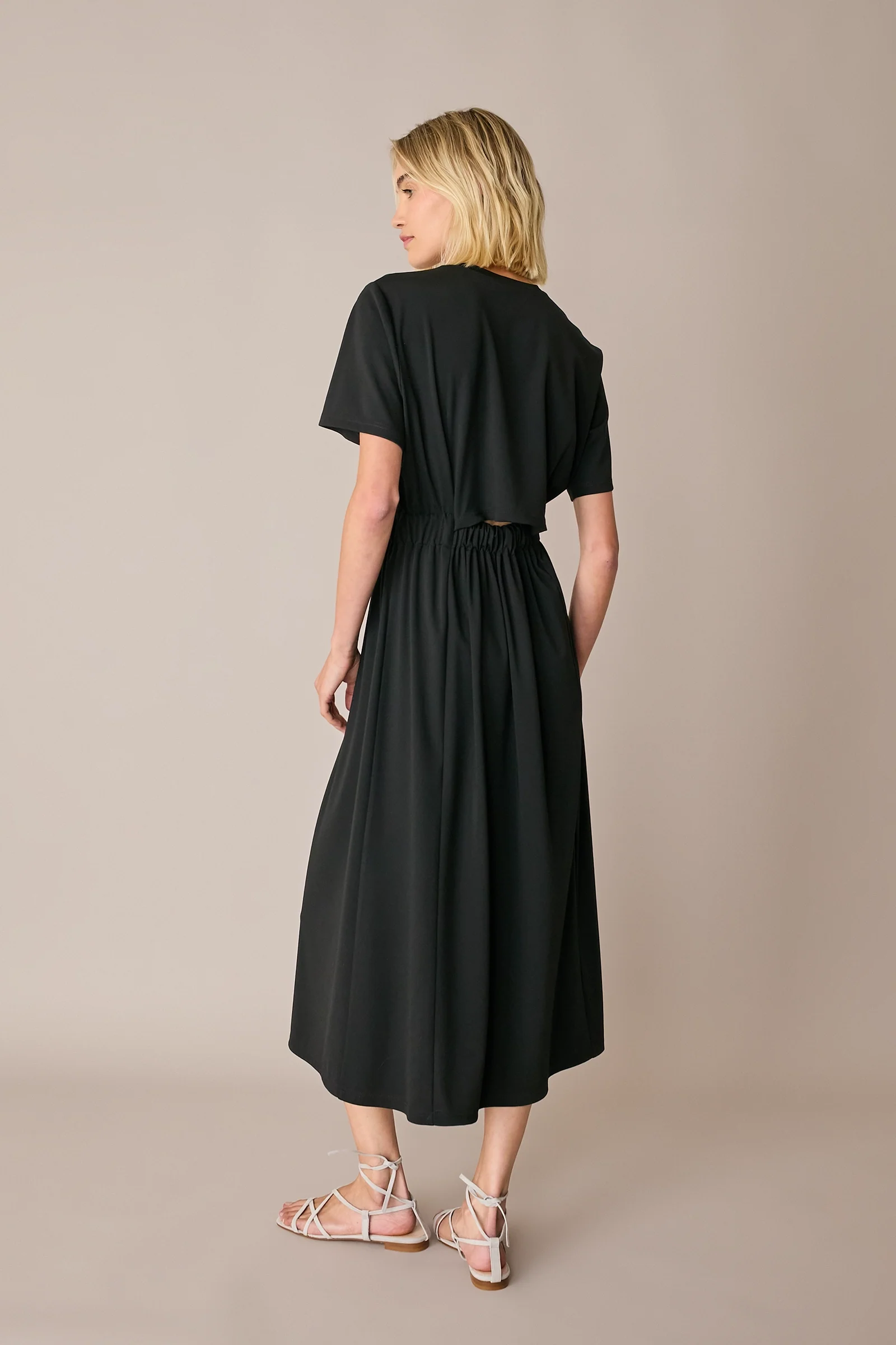 Abito T-shirt con cut-out sul retro - Image 7
