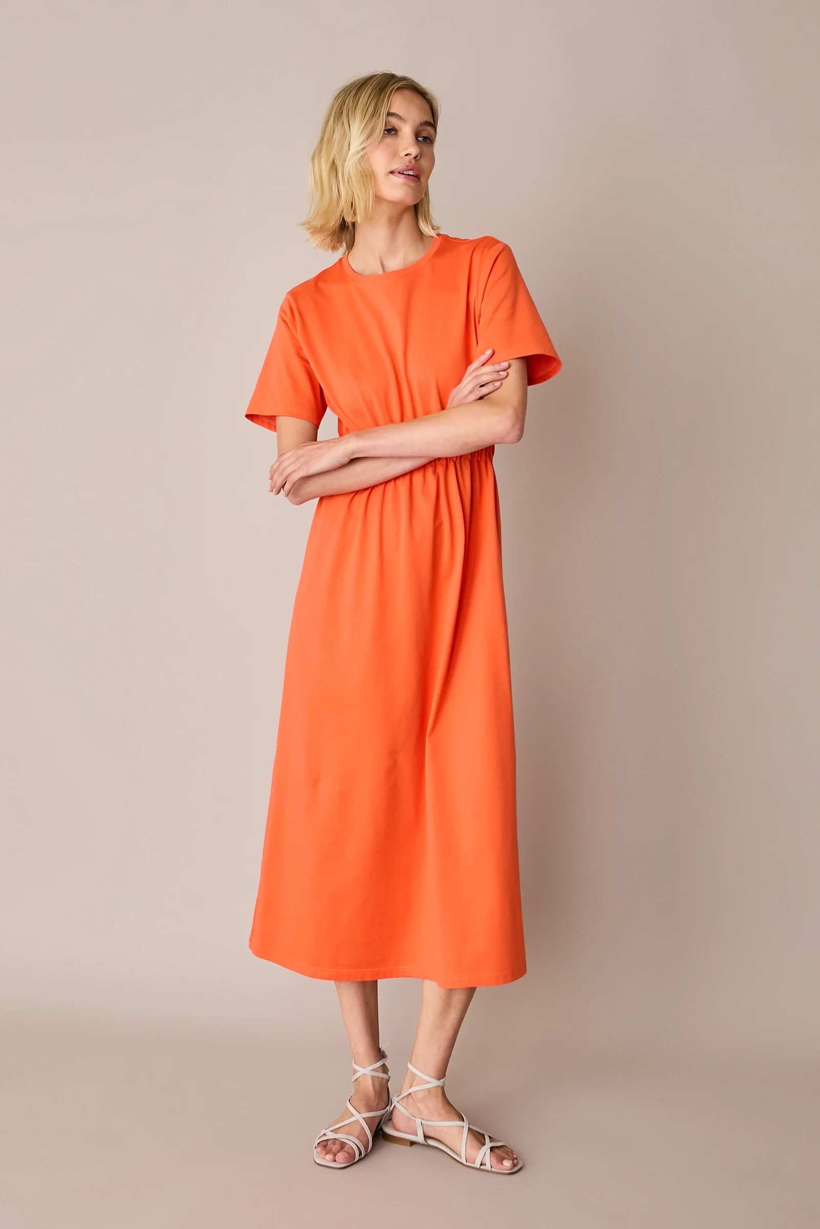 Abito T-shirt in cotone con cut-out sul retro - Image 3