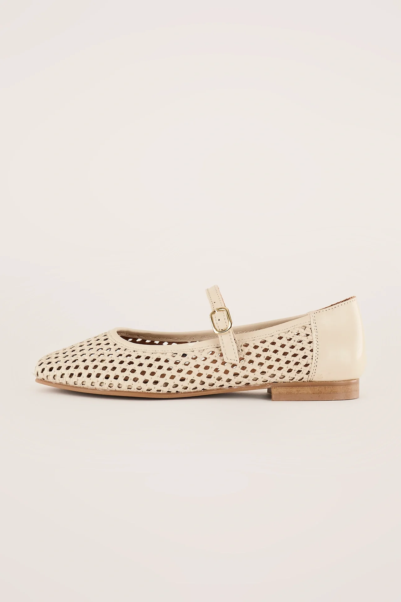 Ballerine in pelle traforata con cinturino - Image 8