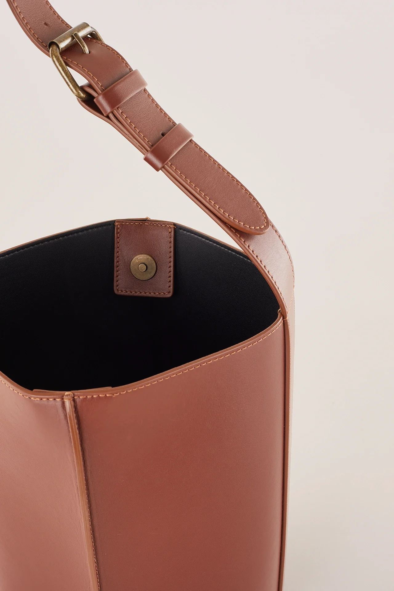 Borsa a secchiello in pelle - Image 5