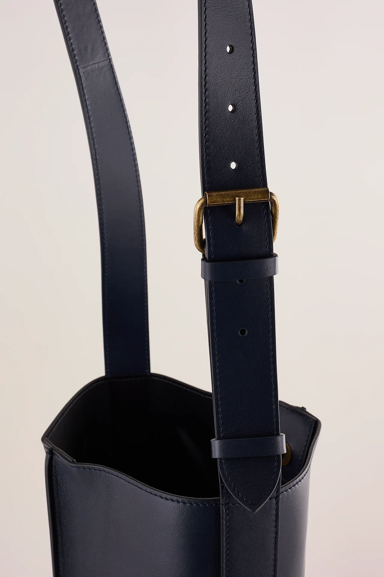 Borsa a secchiello in pelle - Image 9