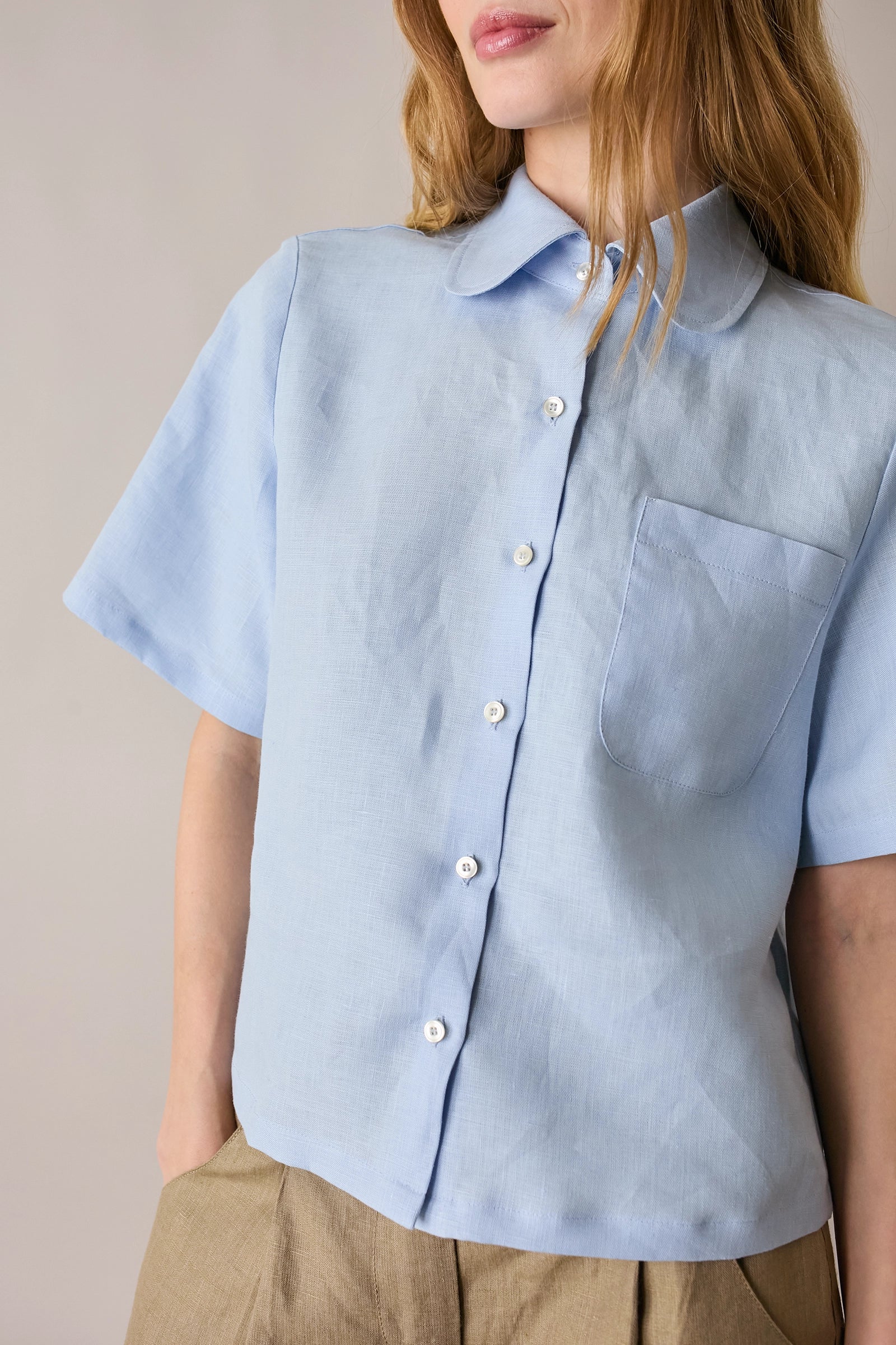 Camicia boxy in lino con colletto stondato - Image 3