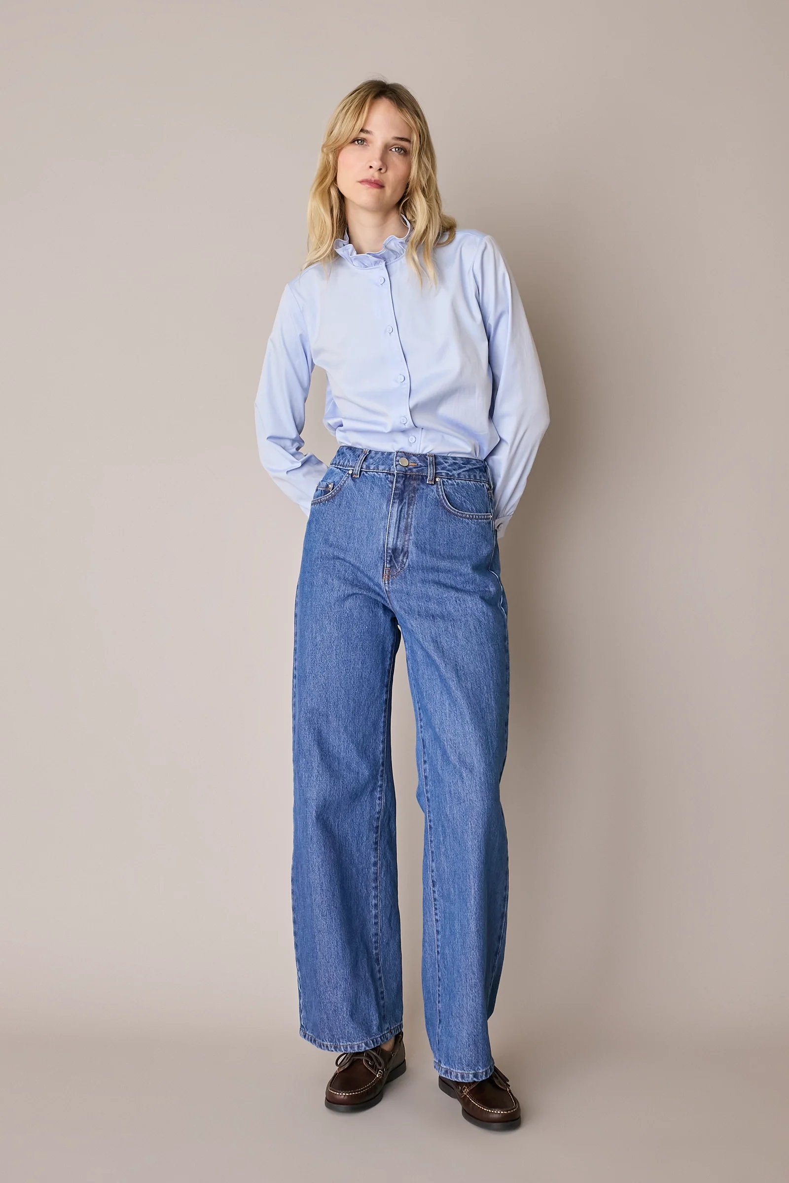 Camicia con colletto volant e profili a contrasto - Image 23