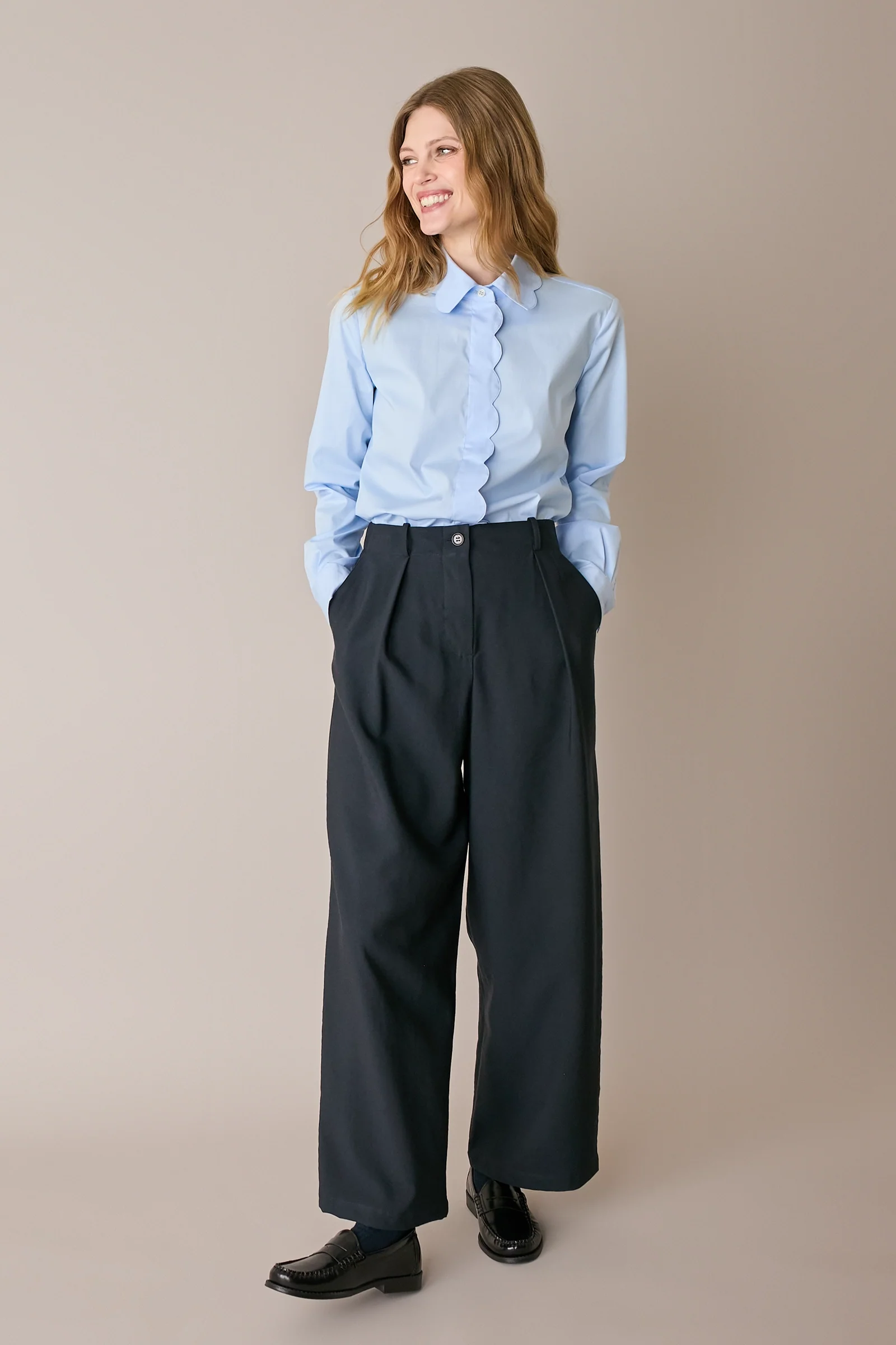 Pantaloni fluidi con pinces - Image 7