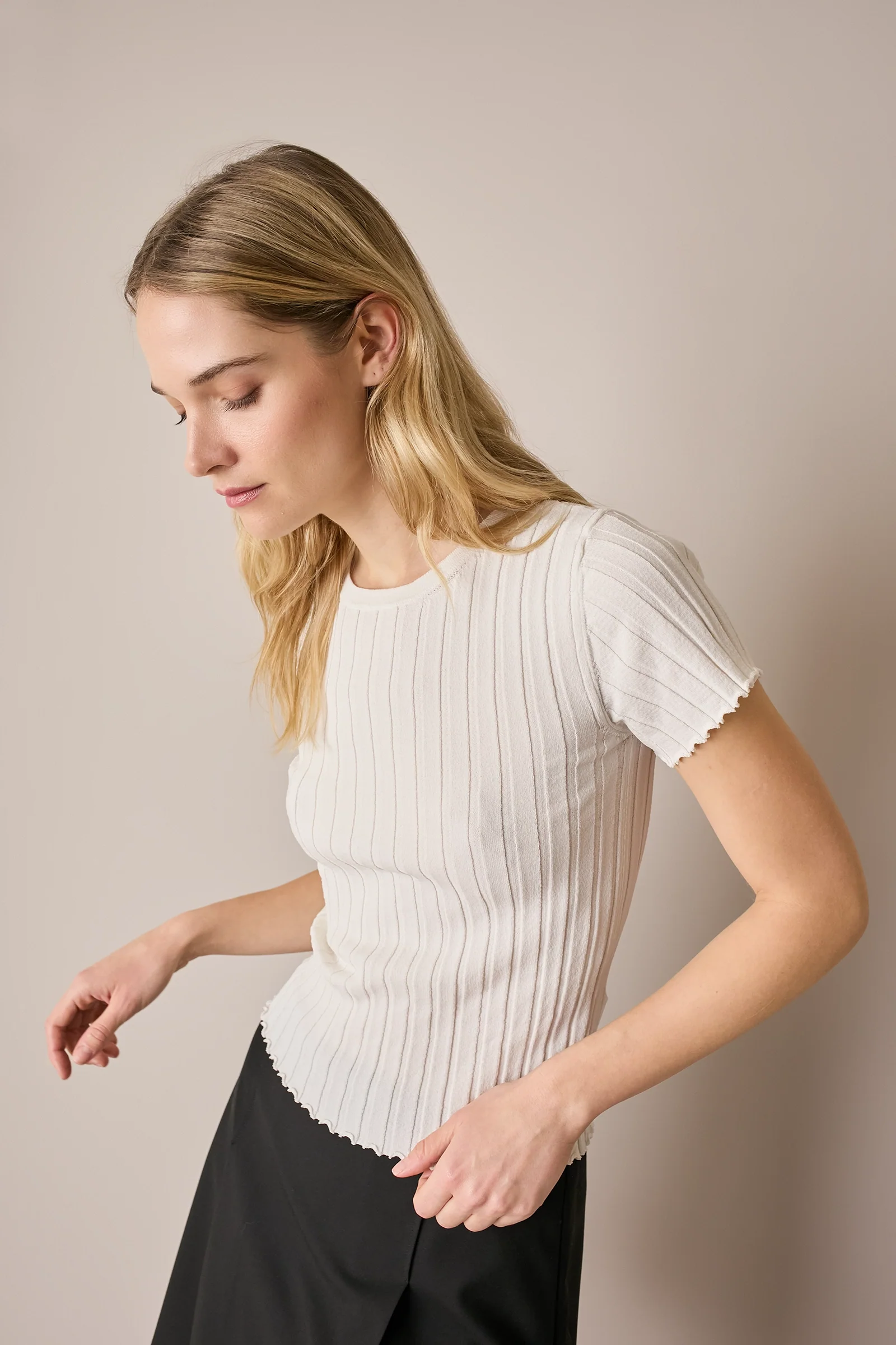 Maglia a costine con bordi arricciati - Image 16