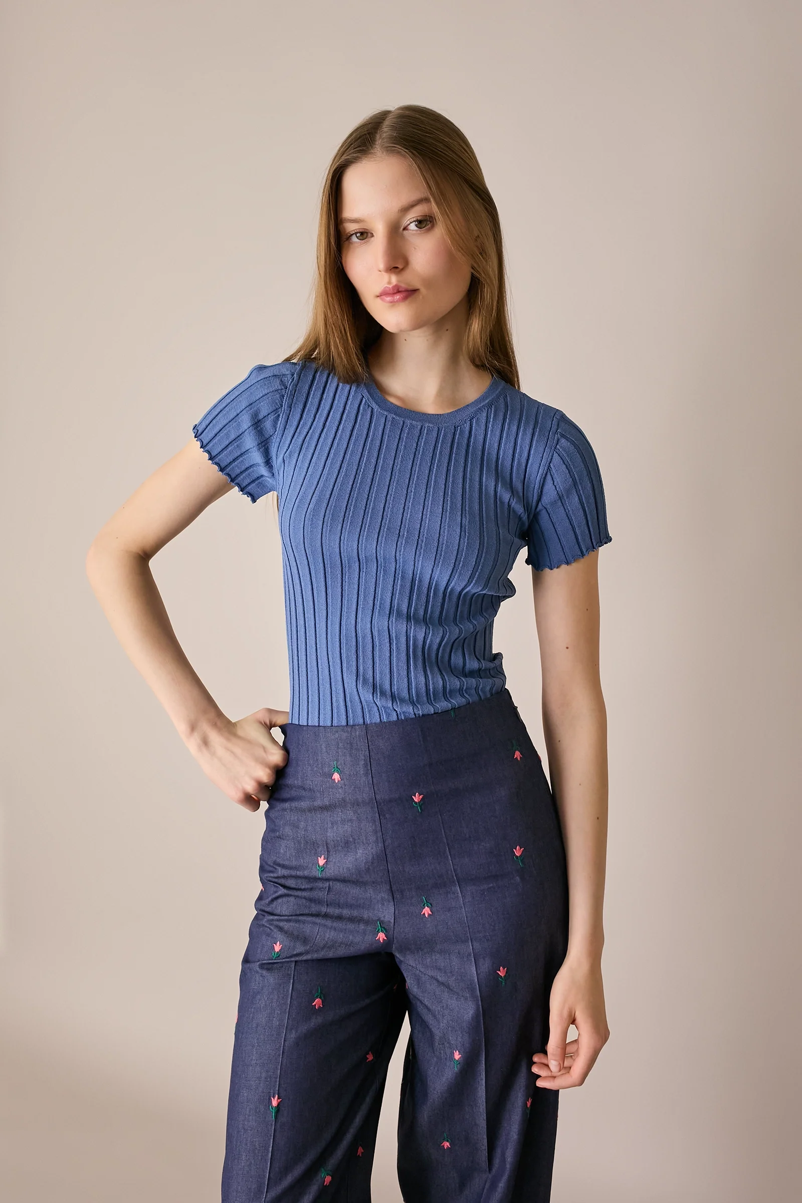 Maglia a costine con bordi arricciati - Image 21