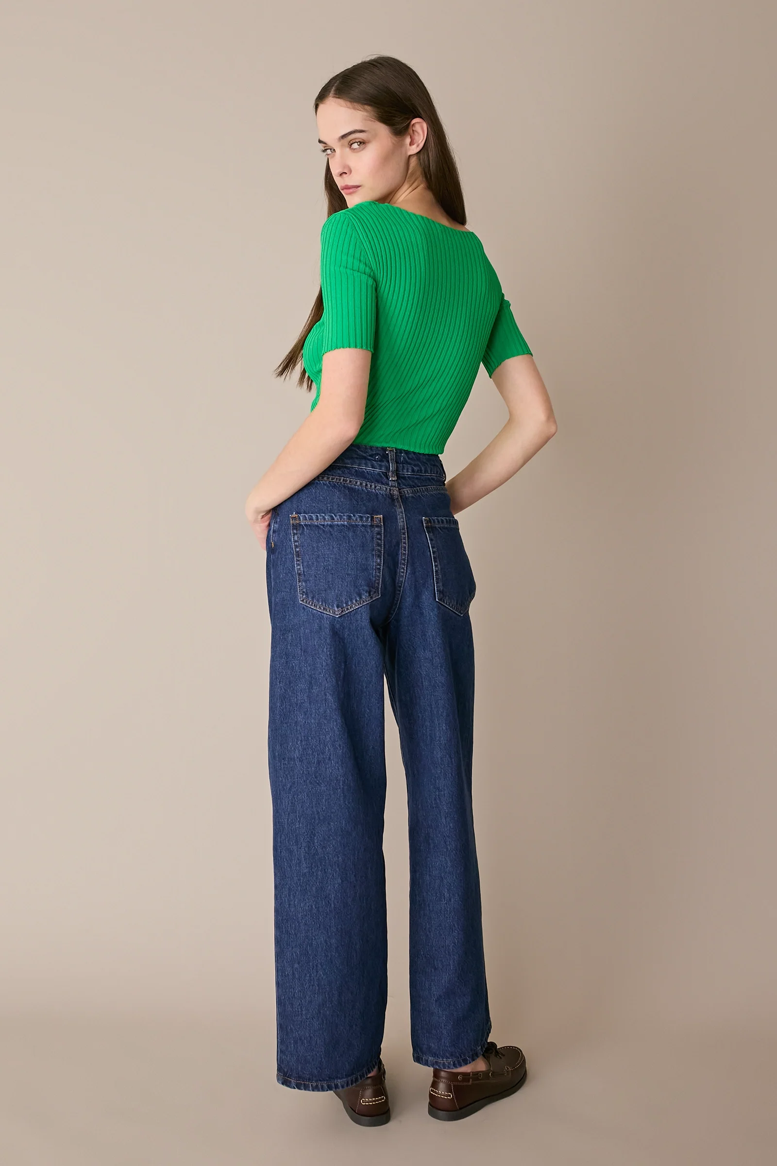 Maglia a costine con scollo quadrato - Image 6