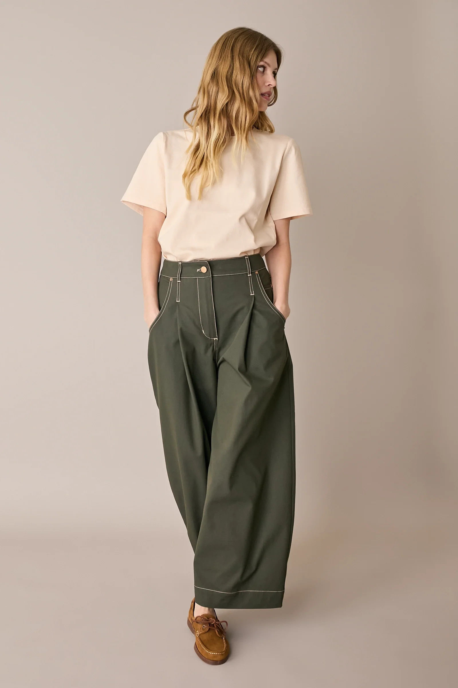 Pantaloni con impunture a contrasto – Everyday Wear - Image 17