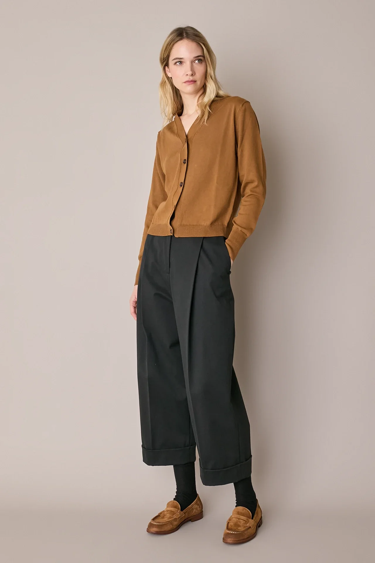 Pantaloni con piega e risvolto - Image 2