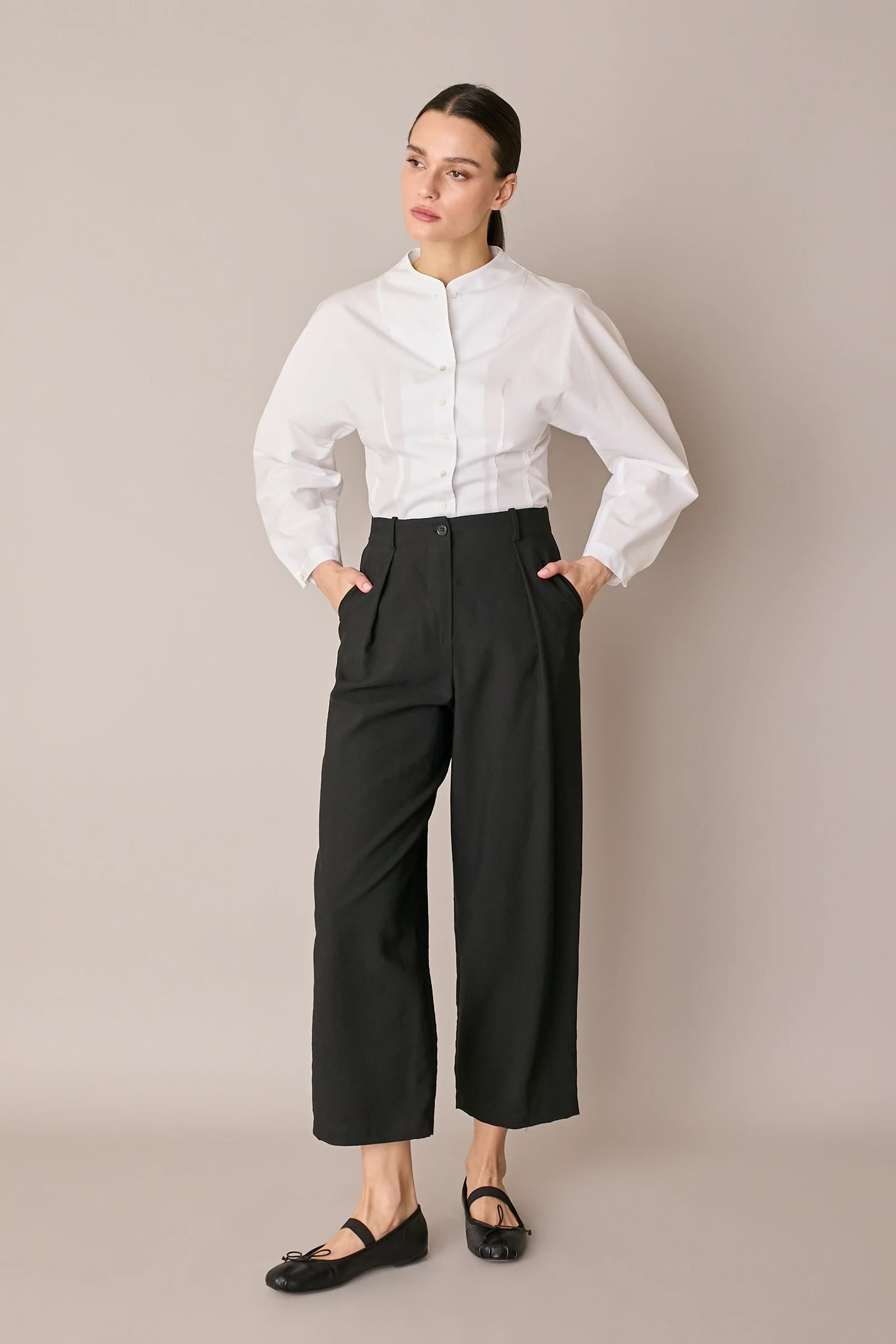 Pantaloni fluidi con pinces