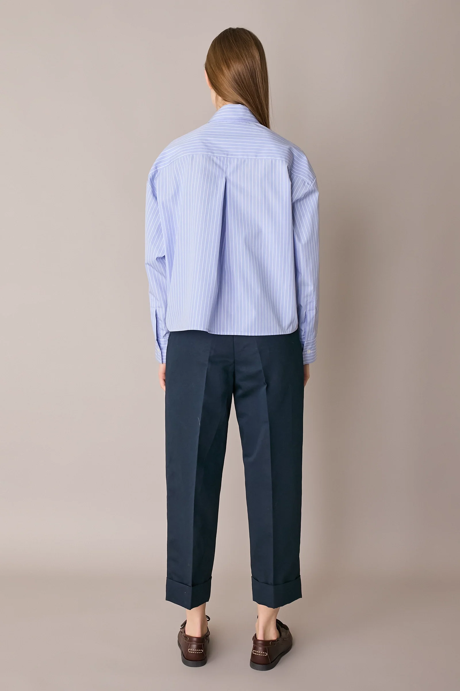 Pantaloni in blend di lino con piega e risvolto - Image 6