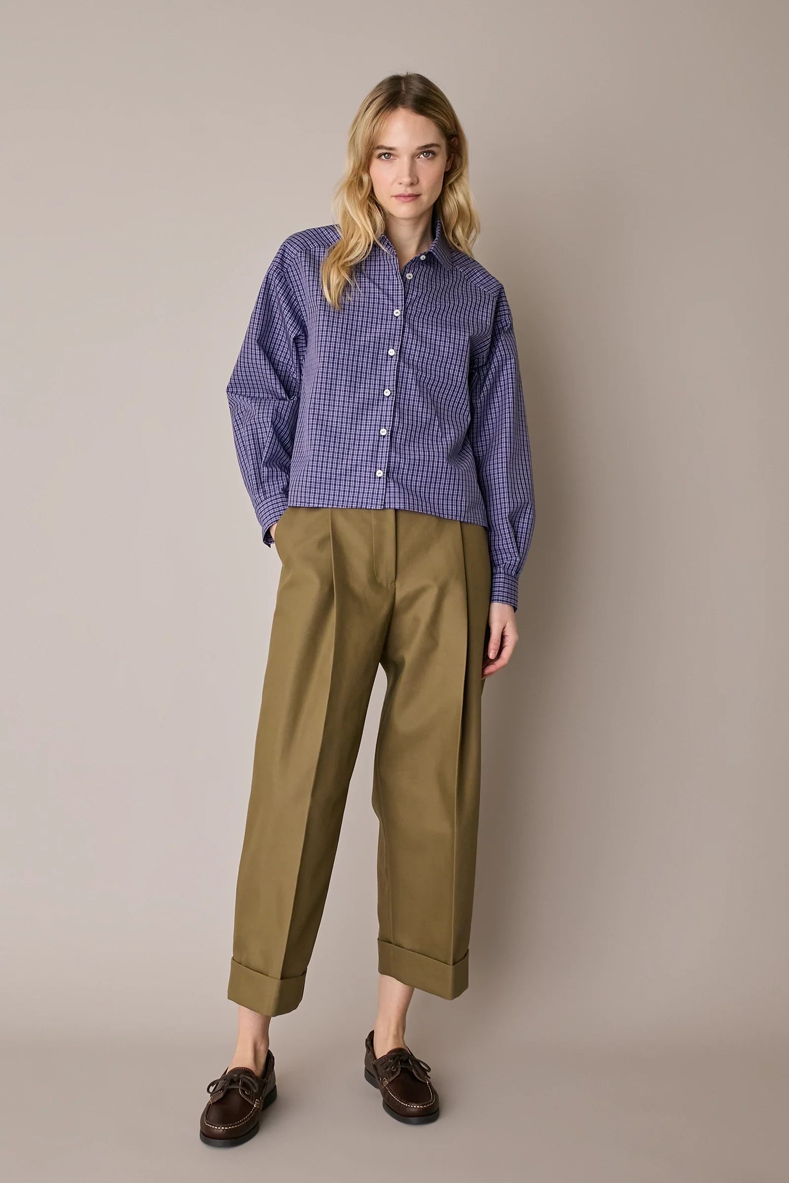 Pantaloni in cotone con piega e risvolto - Image 12