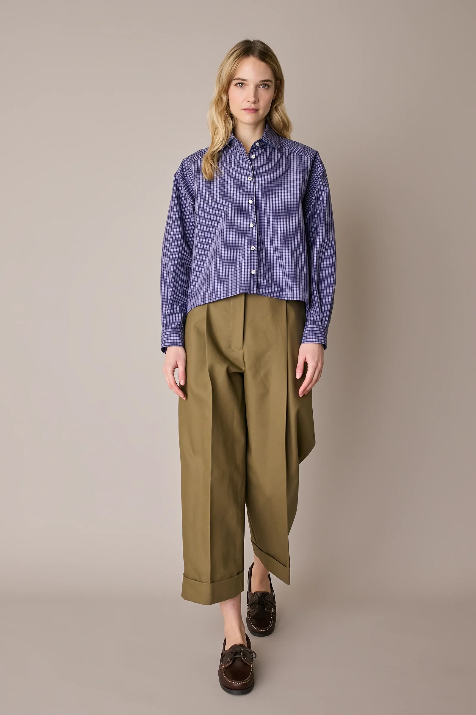 Pantaloni in cotone con piega e risvolto - Image 14