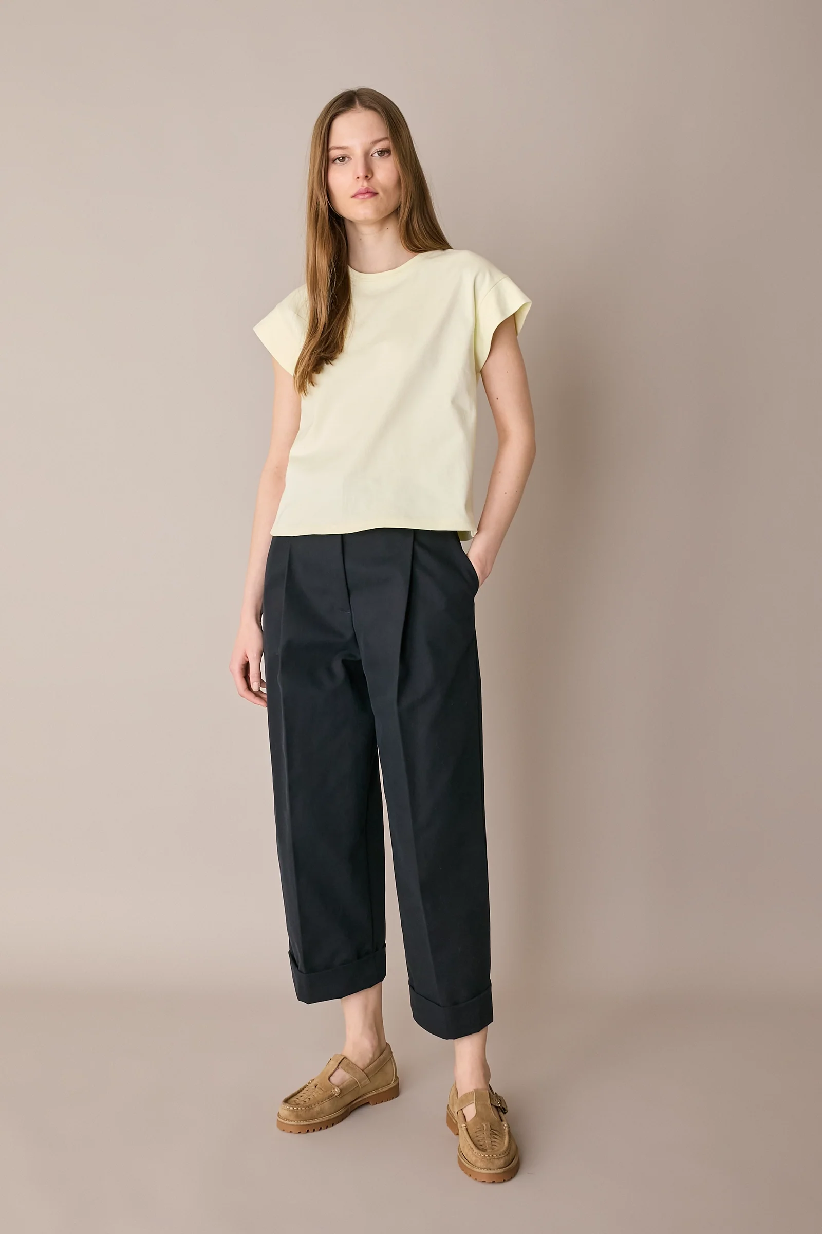Pantaloni in cotone con piega e risvolto - Image 4