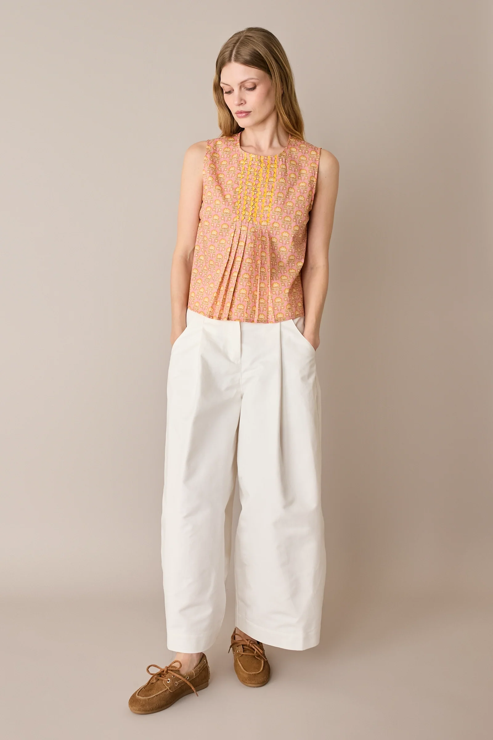Pantaloni in cotone con pinces