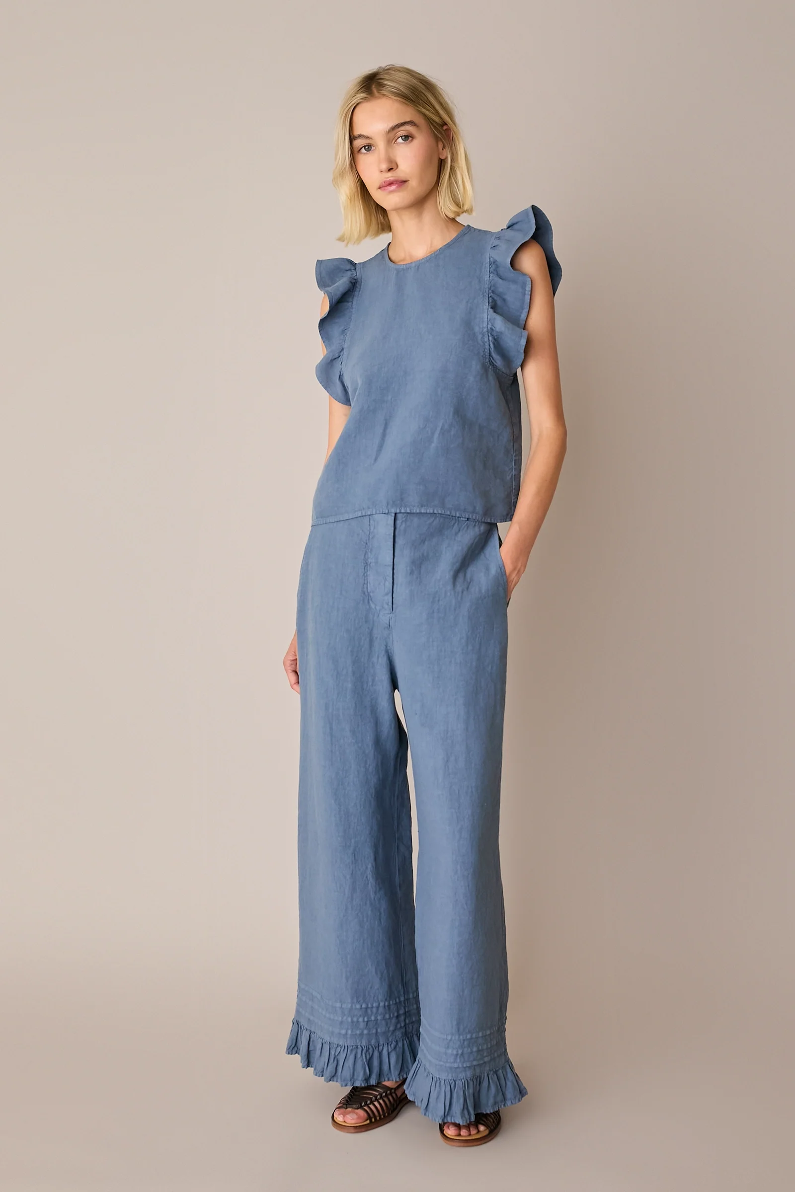 Pantaloni in lino con volant - Image 3