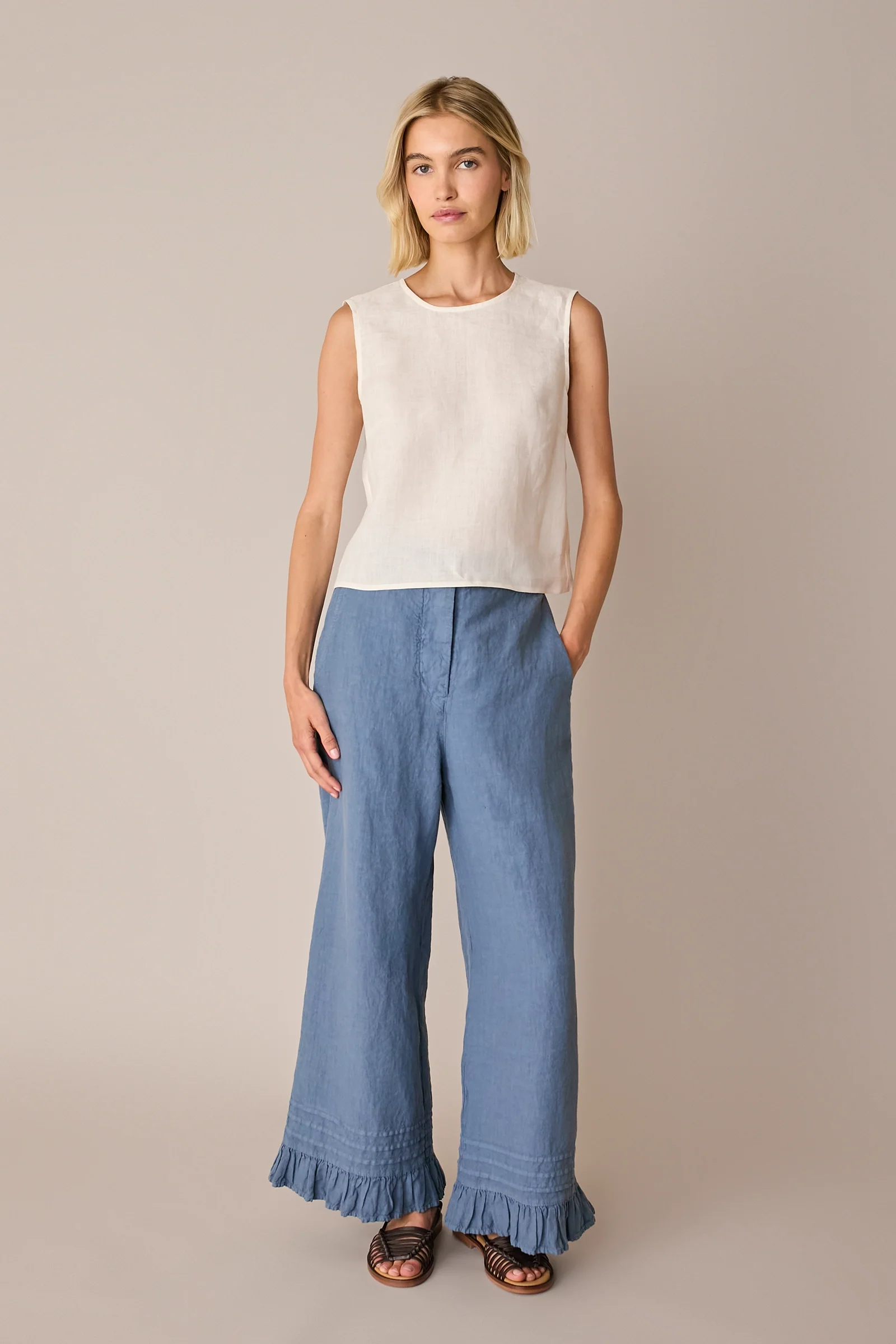 Pantaloni in lino con volant - Image 4