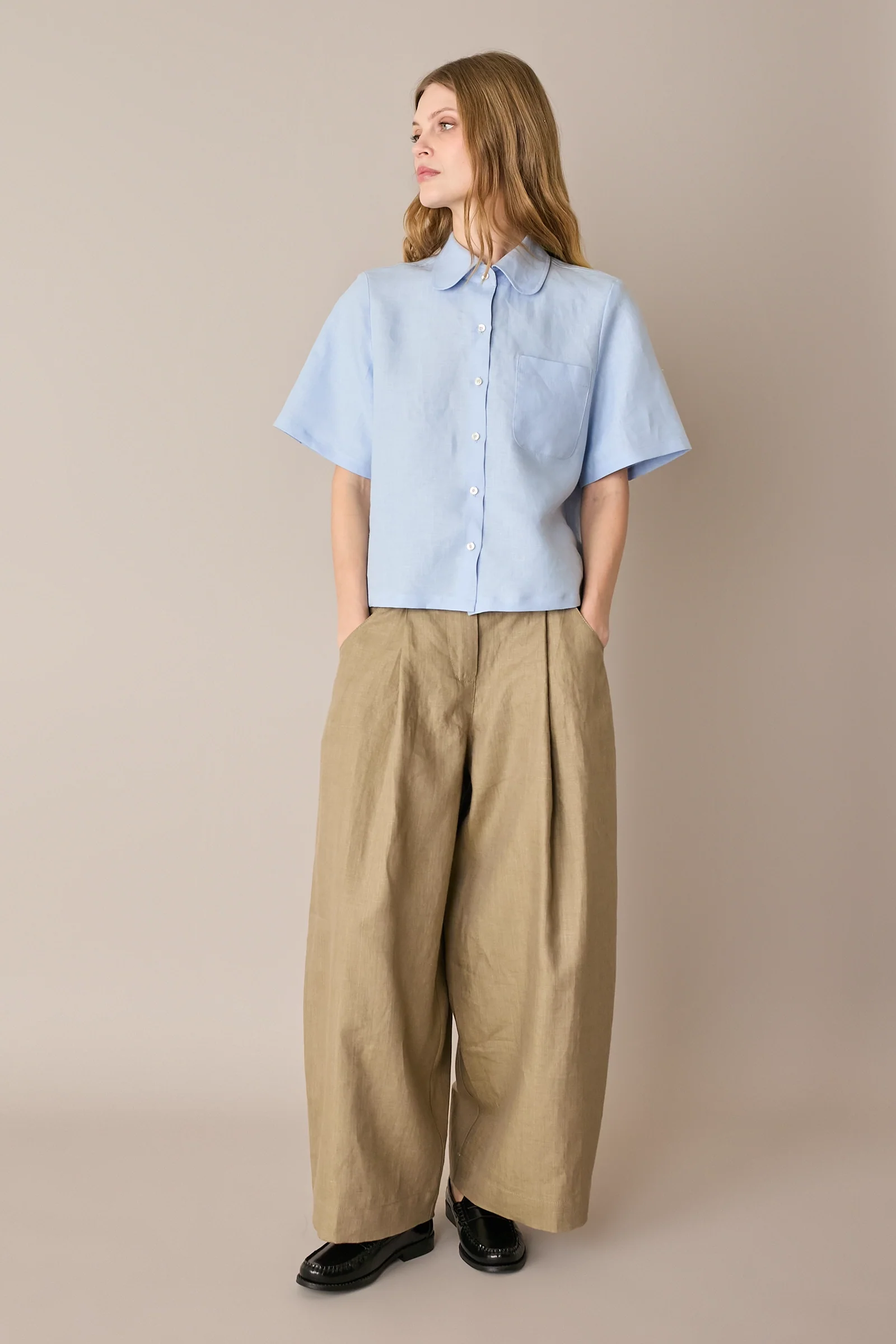 Pantaloni in lino con pinces - Image 9