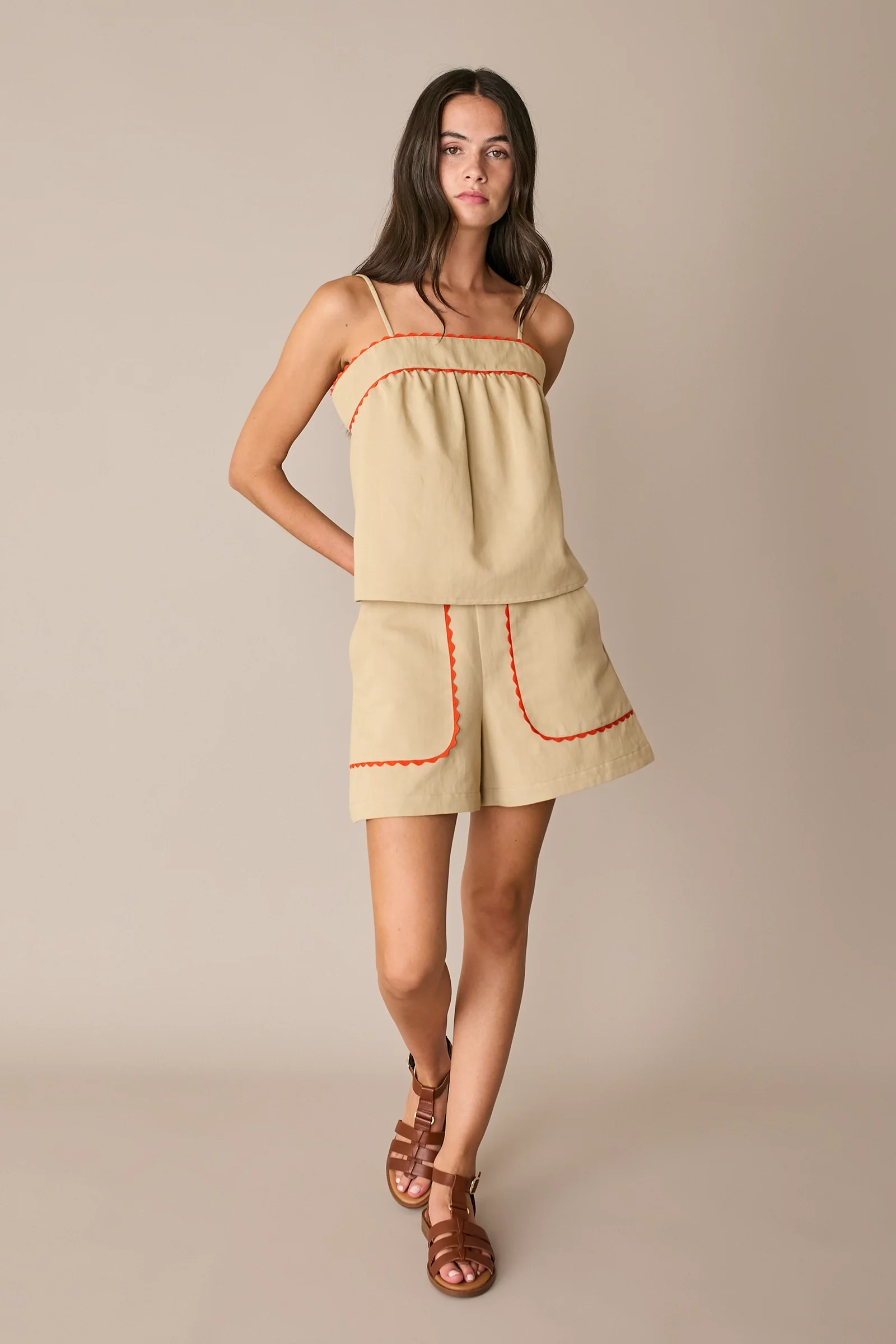 Shorts con serpentina colorata - Image 2