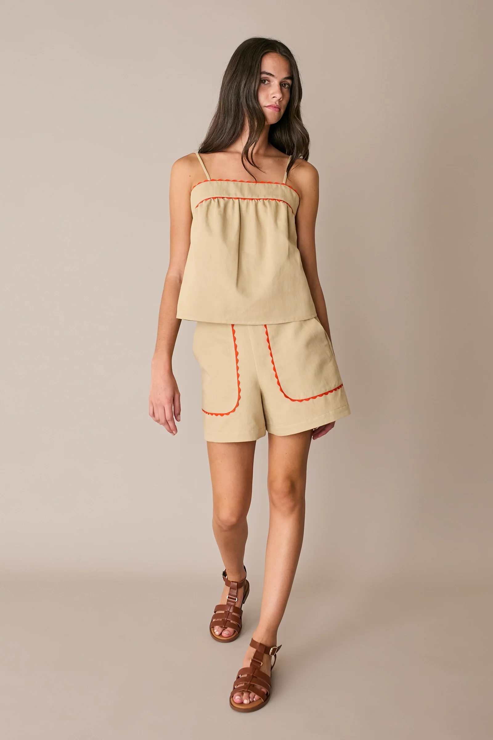 Shorts con serpentina colorata - Image 3