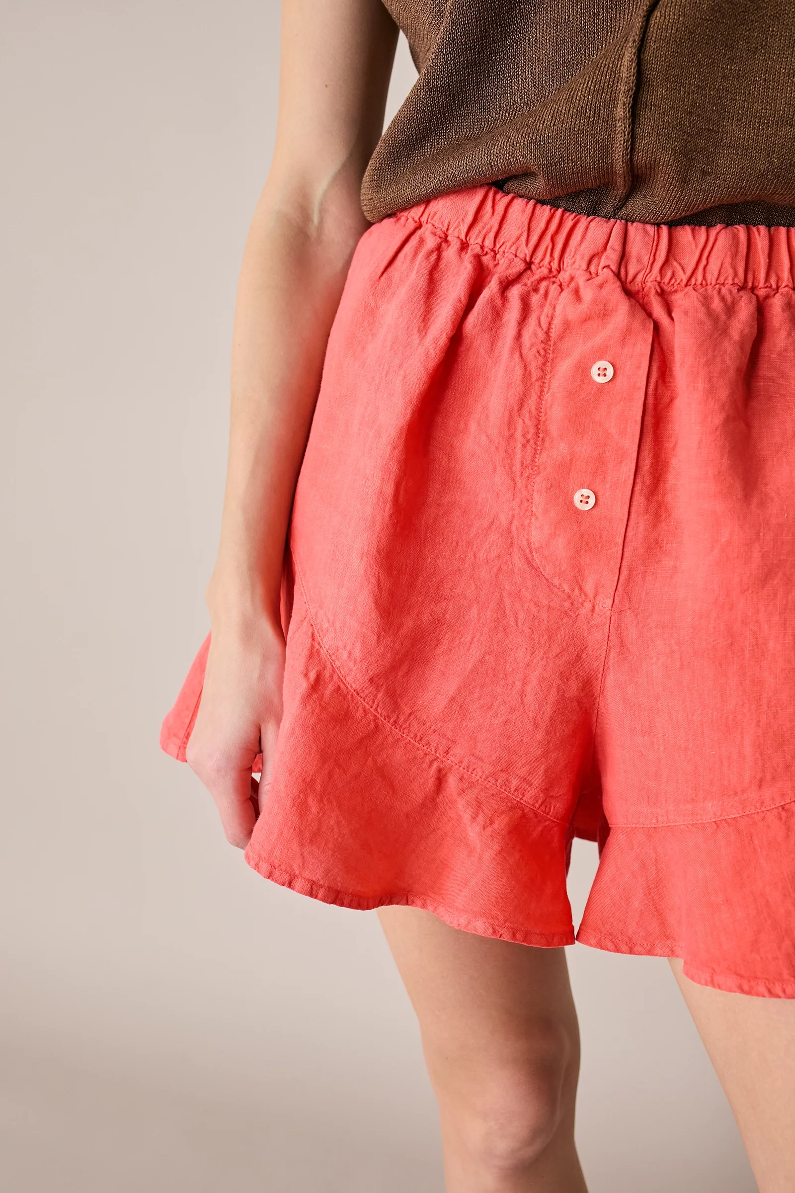 Shorts in lino con bottoni - Image 4