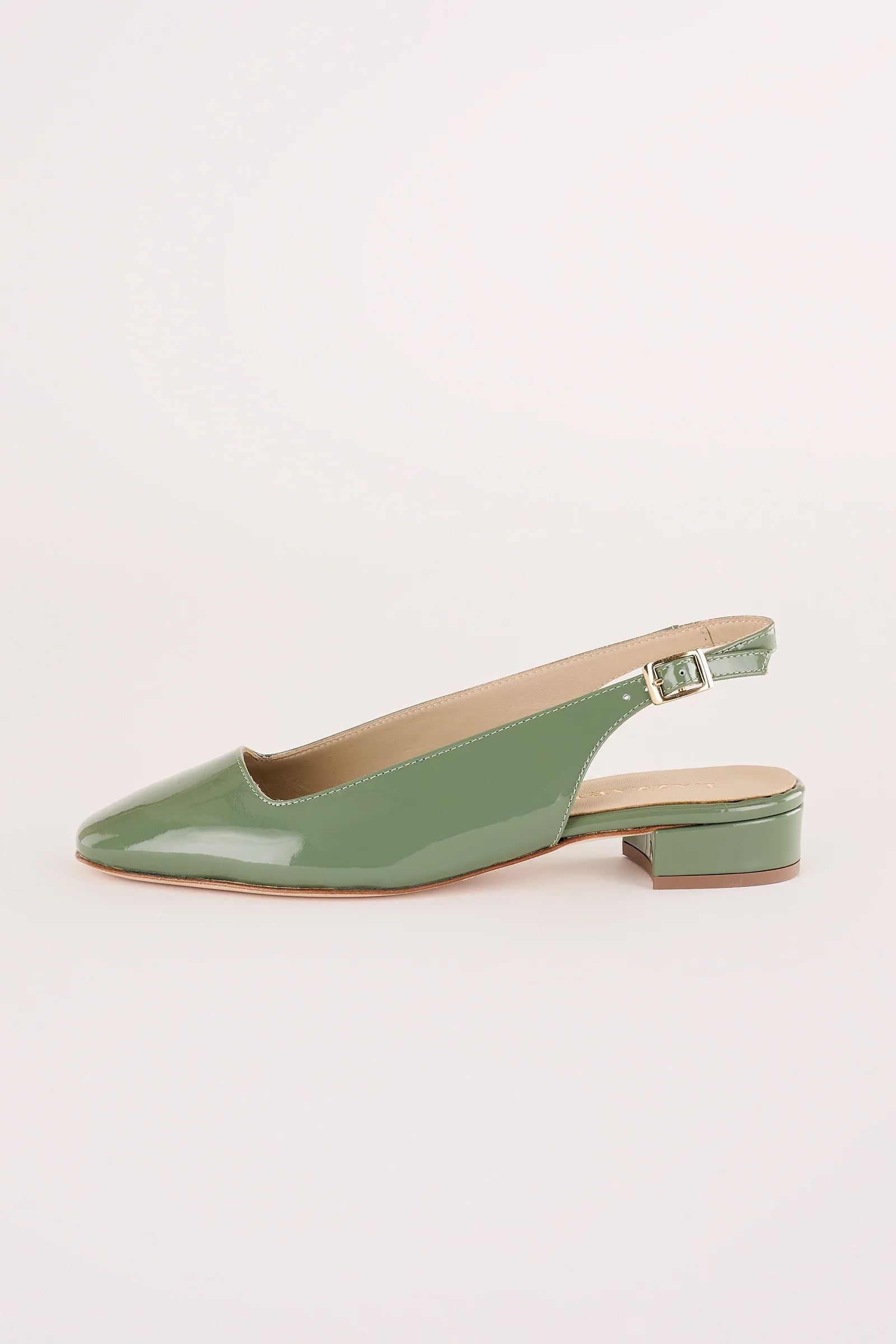 Slingback con scollo quadrato
