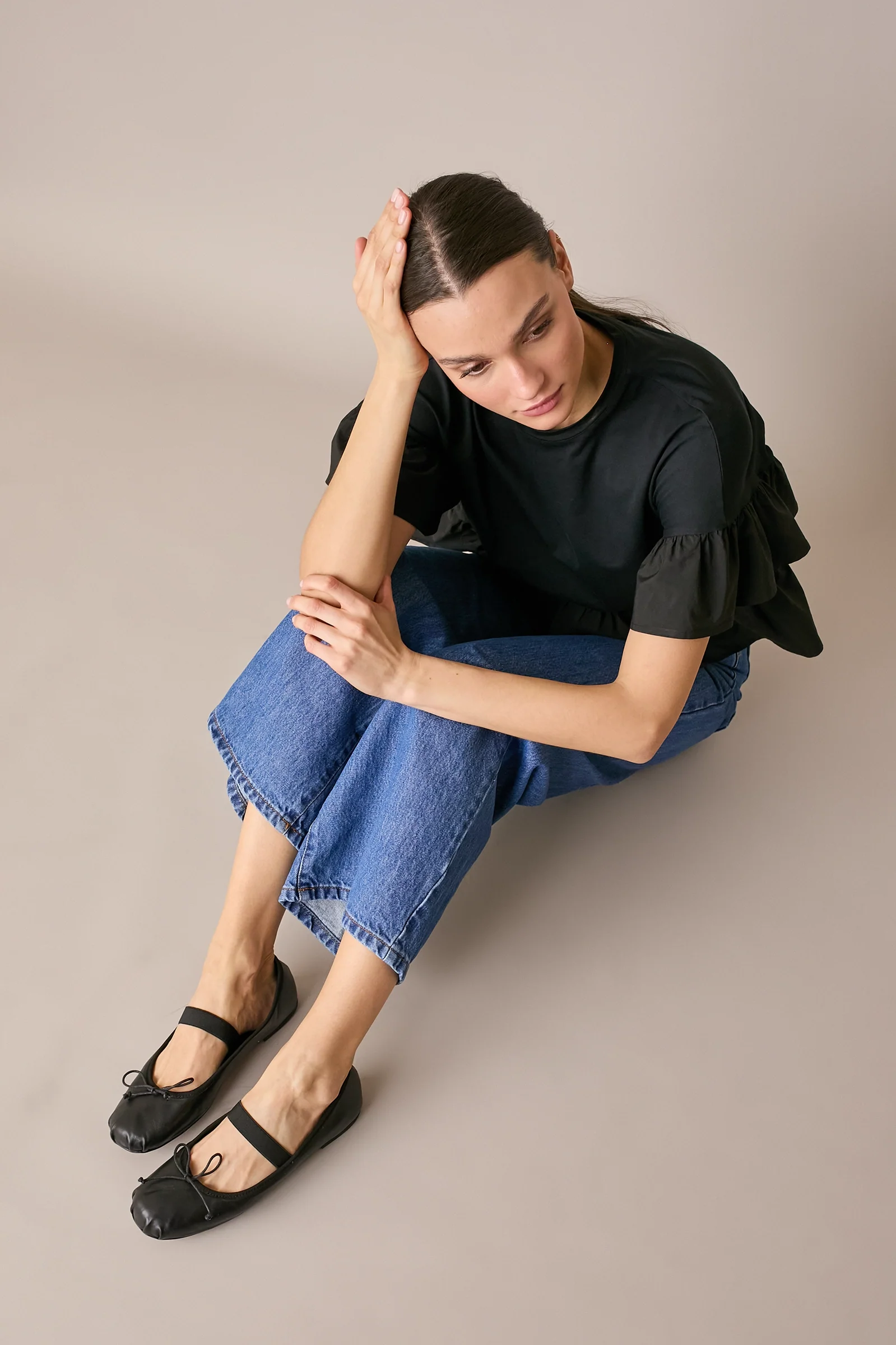 T-shirt con balze a contrasto - Image 7