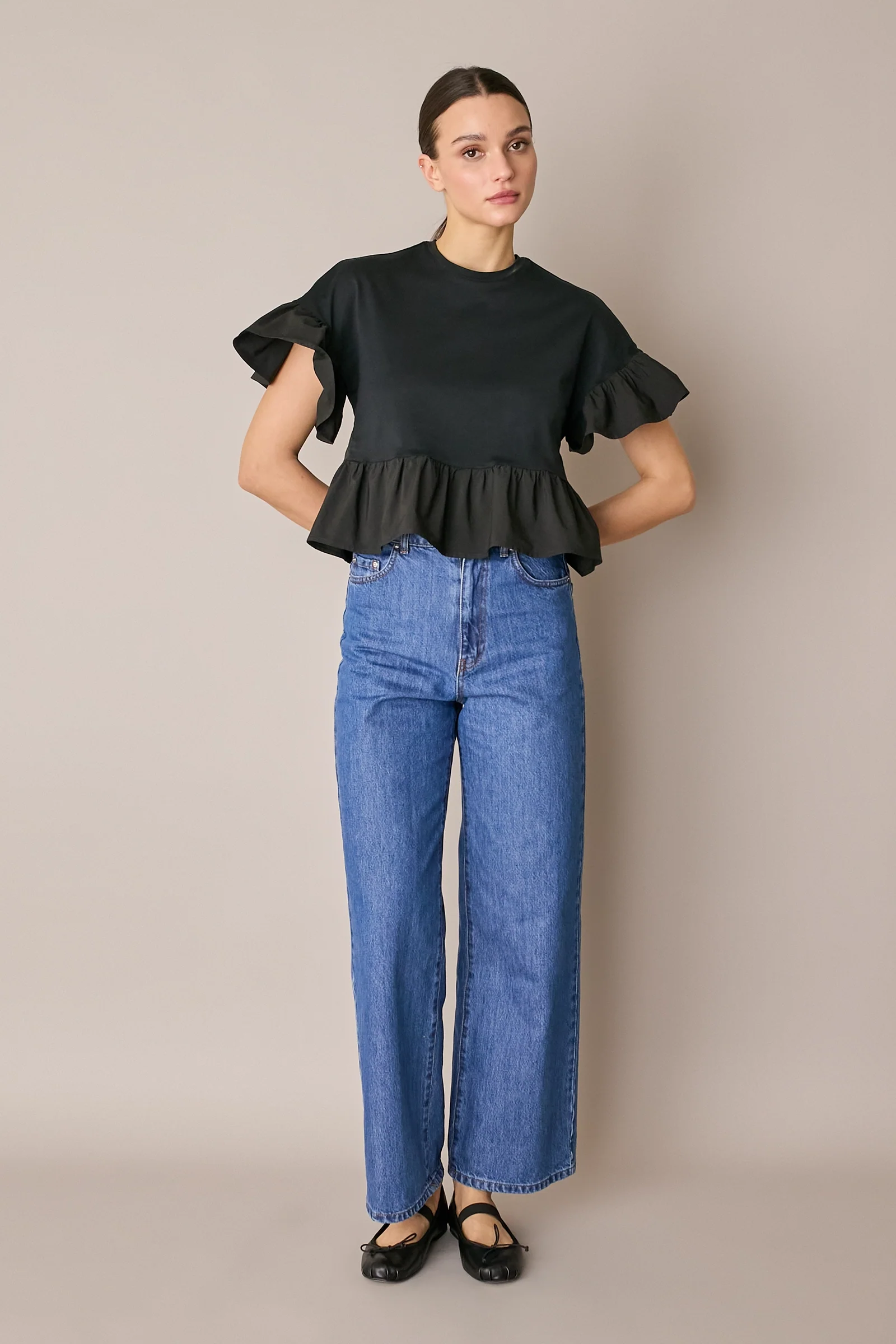 T-shirt con balze a contrasto - Image 8