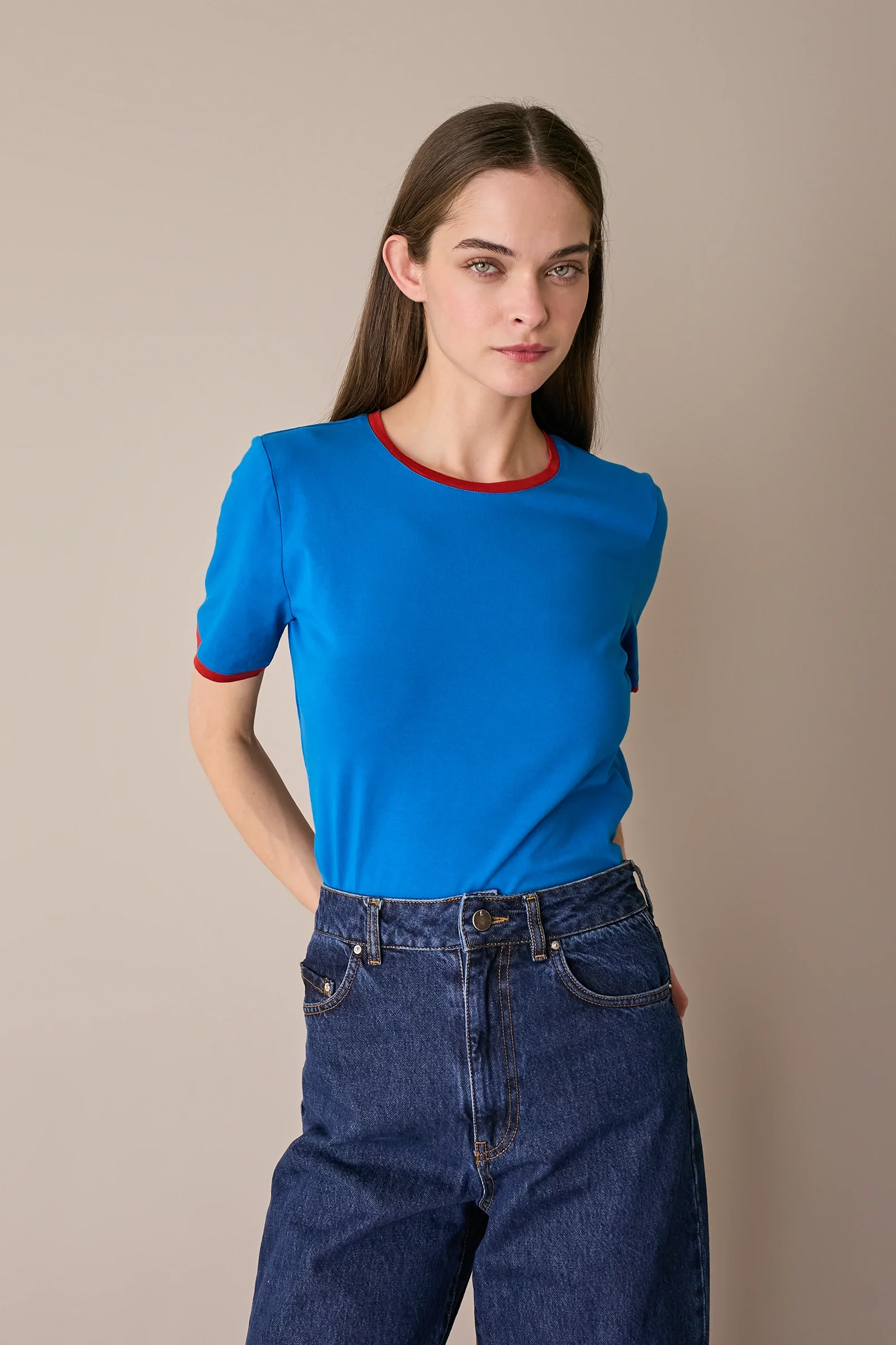 T-shirt con profili a contrasto