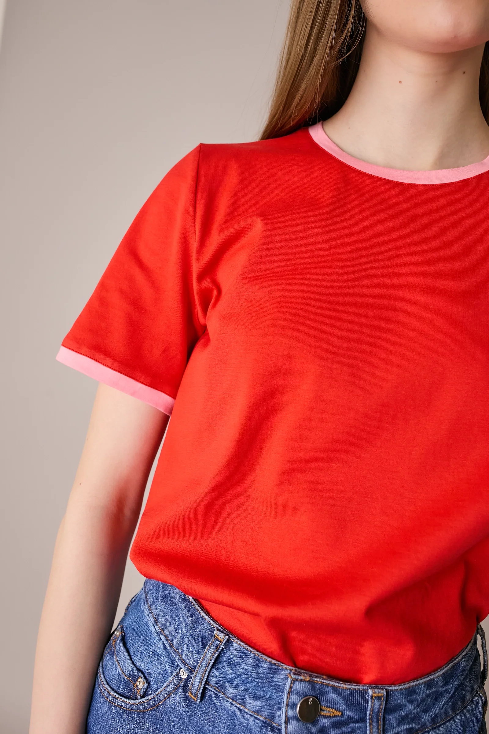 T-shirt con profili a contrasto - Image 6