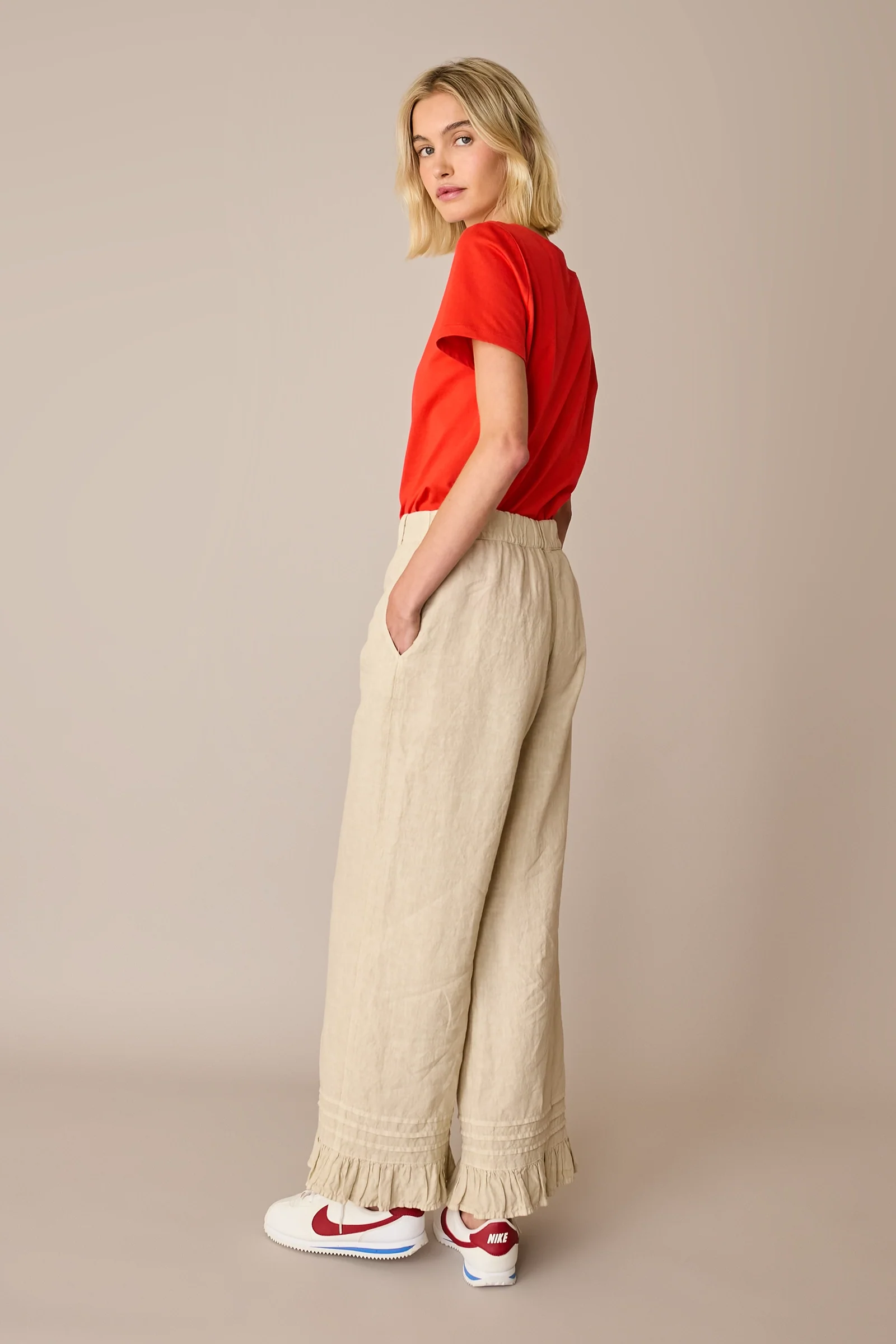 T-shirt con scollo ampio - Image 9