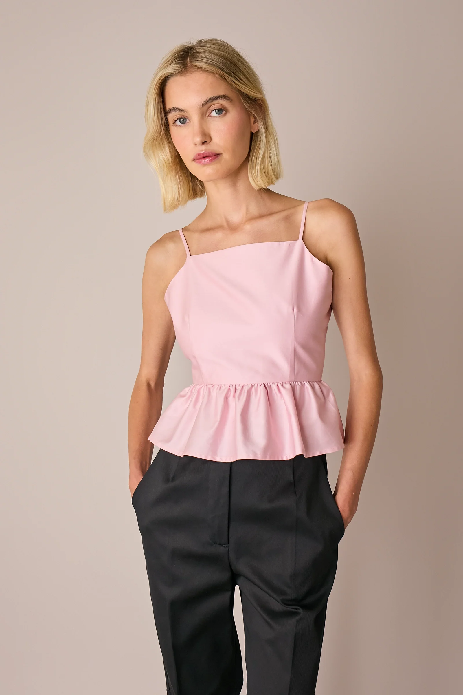 Top cut-out con balza - Image 4