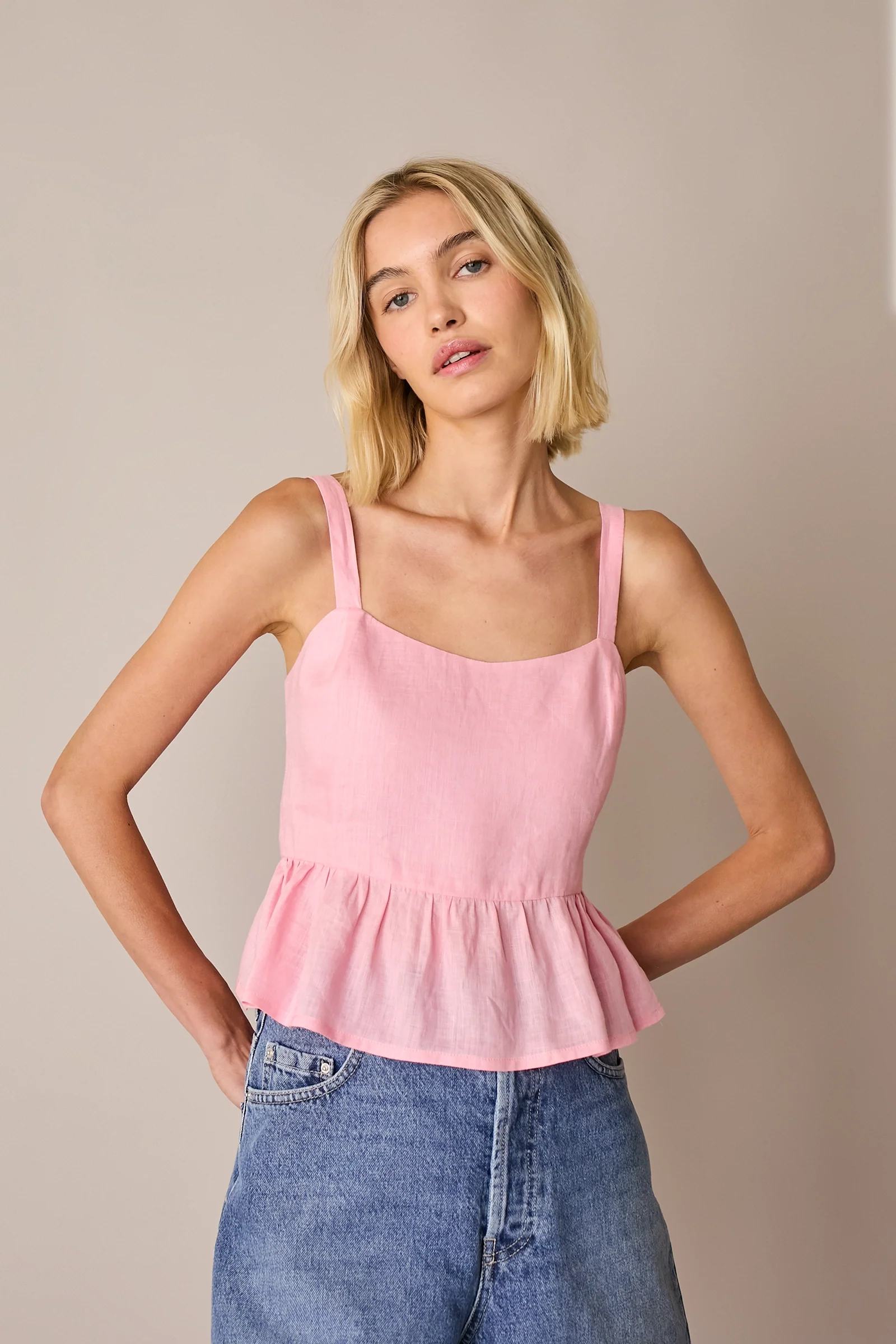 Top in lino con balza - Image 6