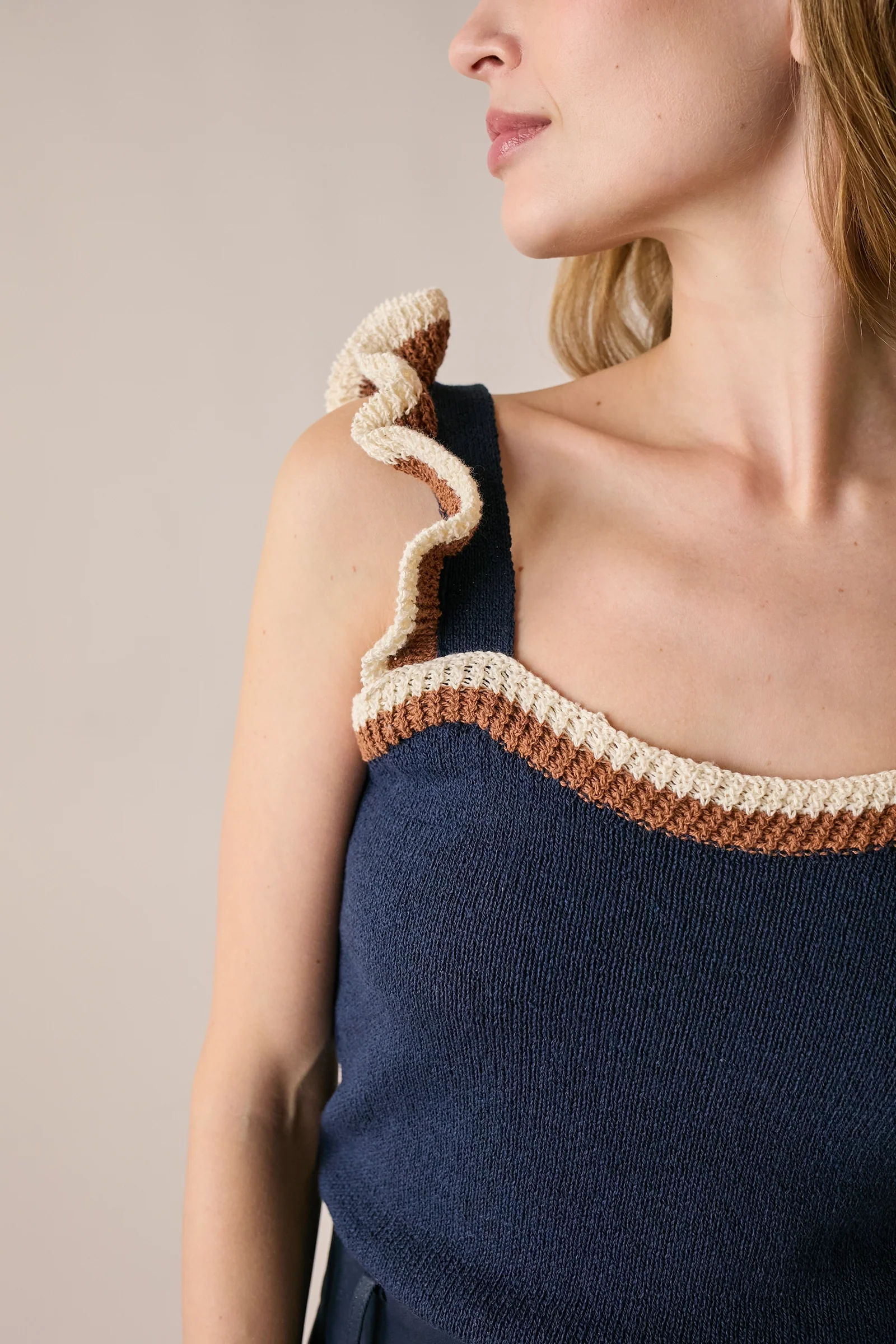 Top in maglia con volant - Image 6