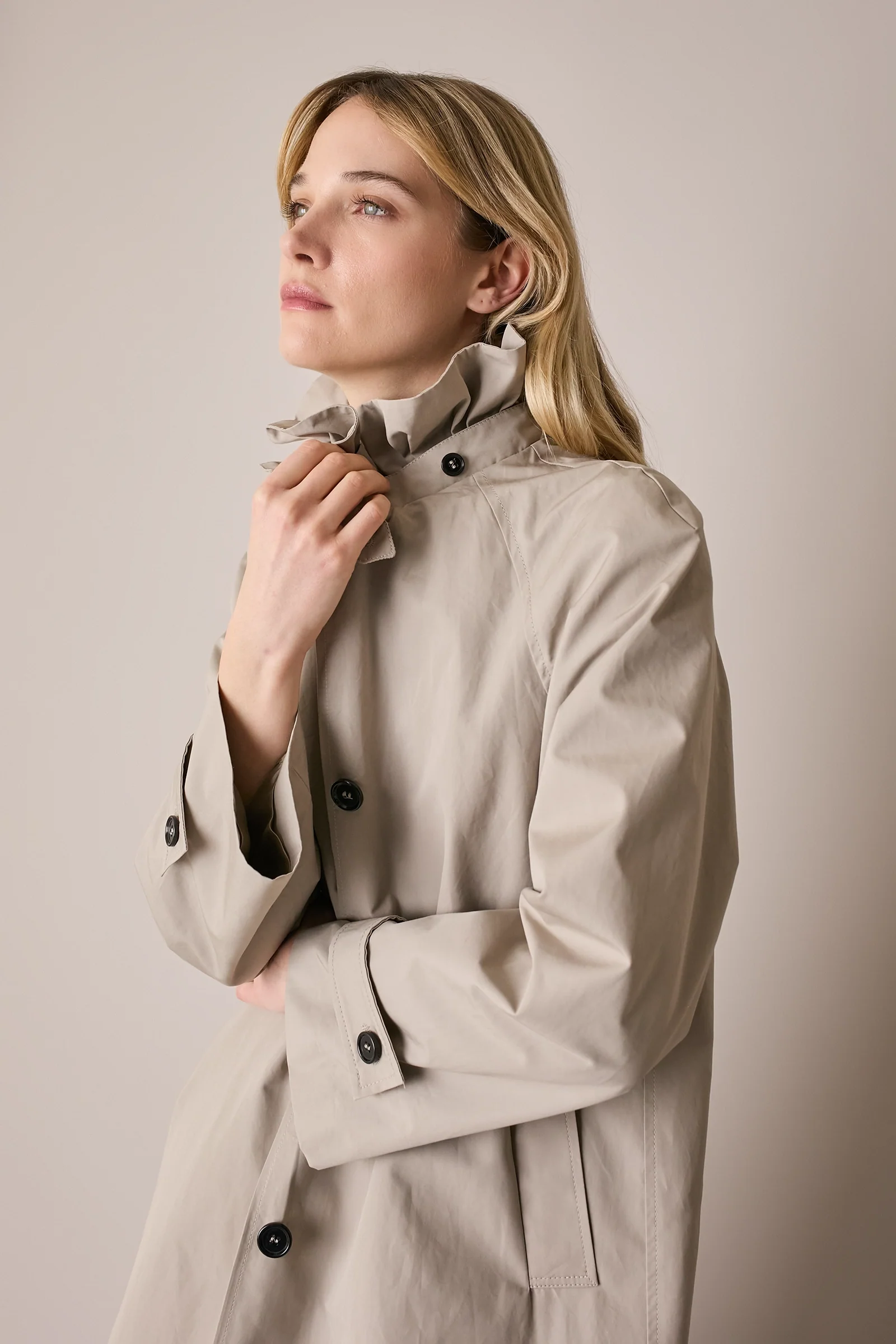 Trench con colletto volant - Image 12